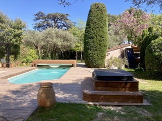 Aménagement extérieur : terrasse et piscine